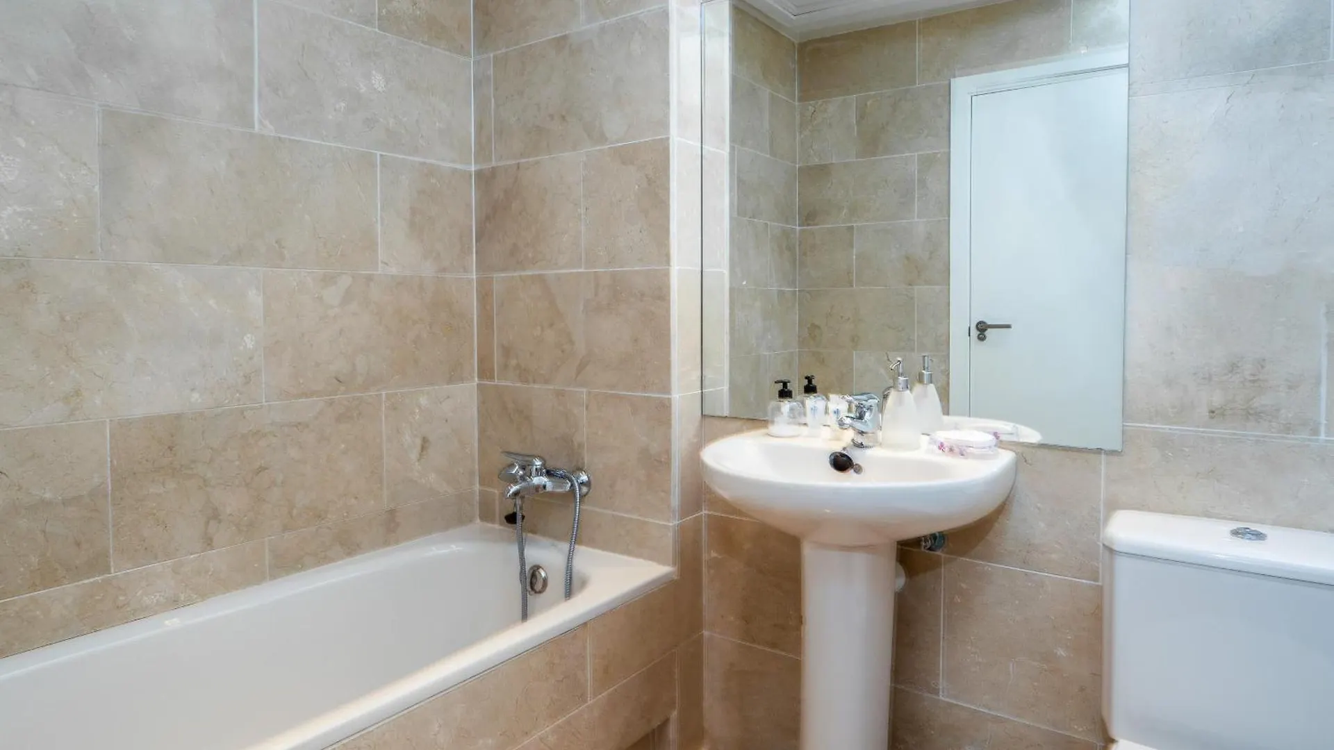 2055-Superb 2Bedrooms Apt, Gibraltar And Sea View Manilva Apartment